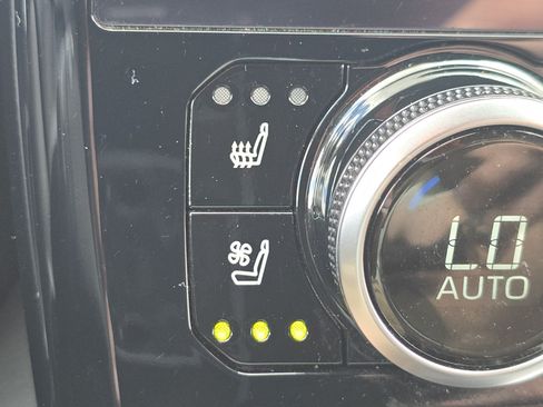 Used 2024 Toyota Highlander Platinum AWD/4WD image 11