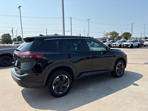 Used 2025 Nissan Rogue SV AWD/4WD image 3