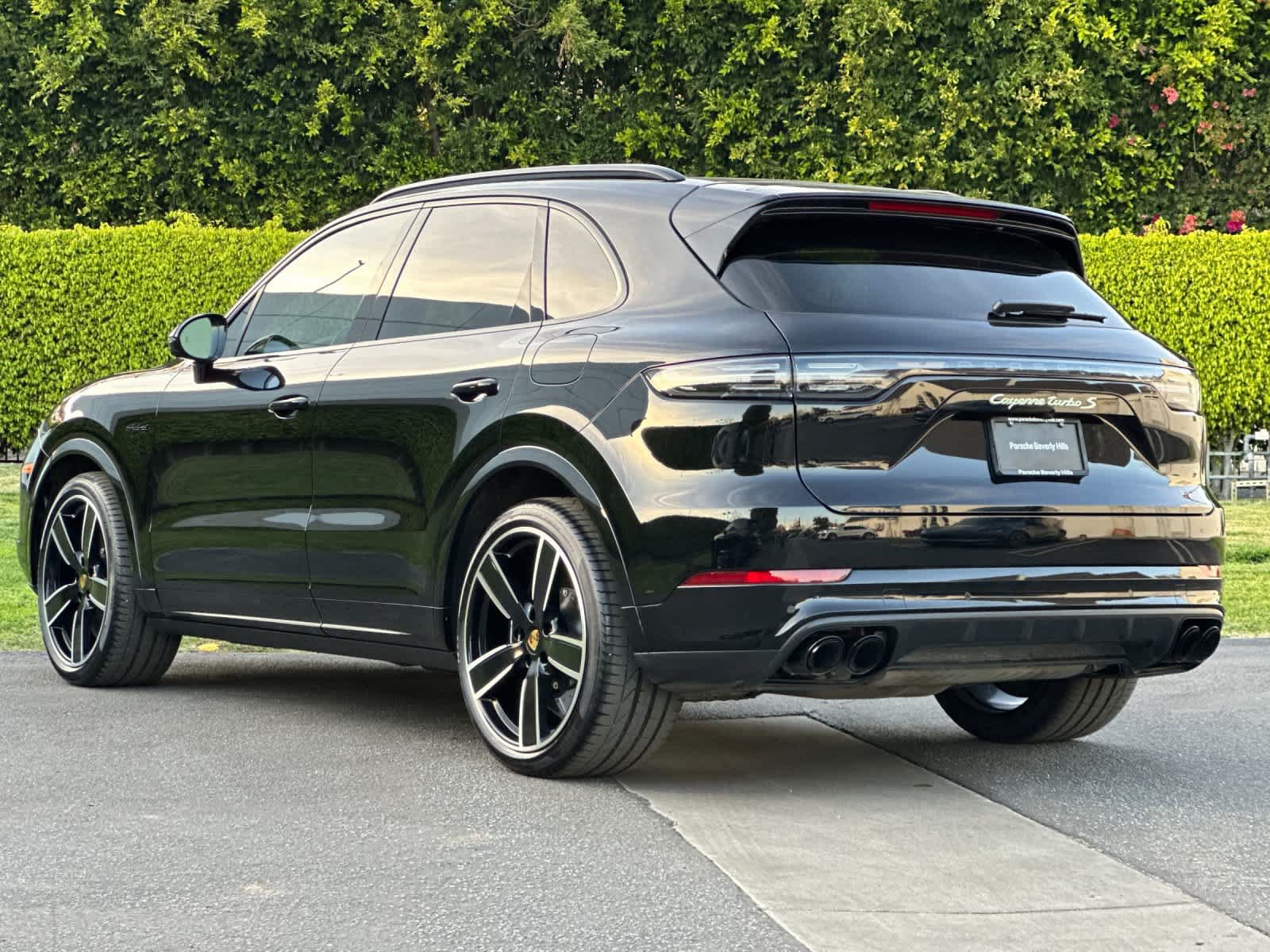 Used 2023 Porsche Cayenne Turbo S AWD/4WD image 3
