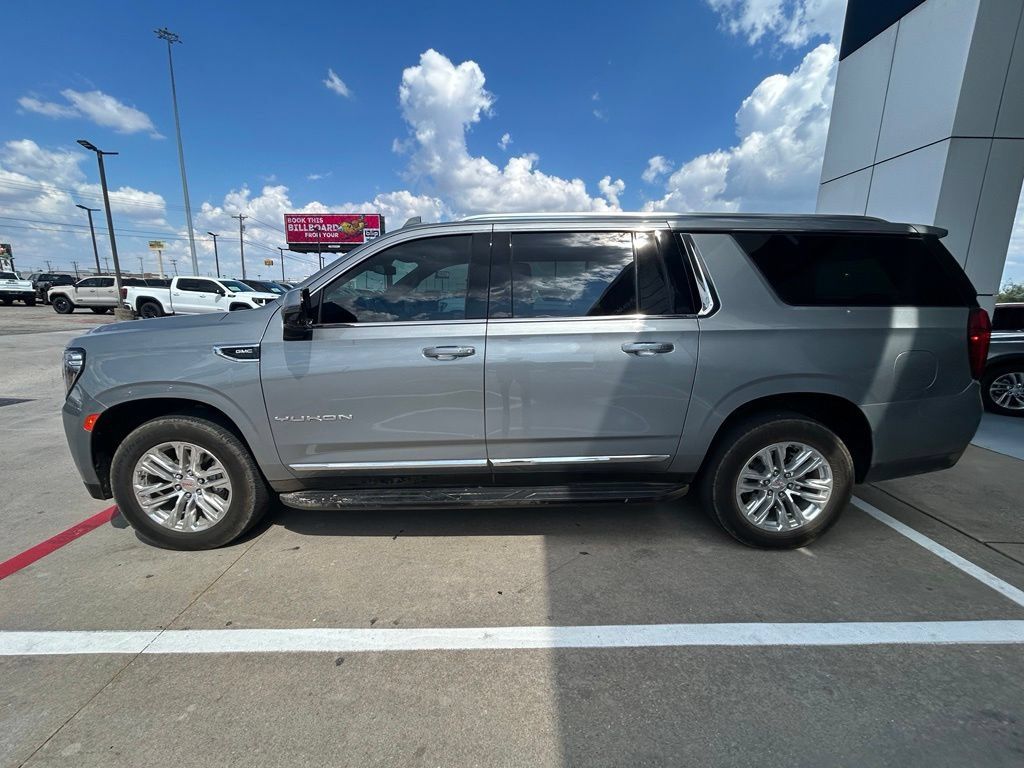 Used 2024 GMC Yukon XL SLT w/ SLT Luxury Package AWD/4WD image 2