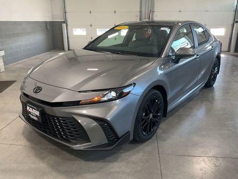 Used 2025 Toyota Camry SE w/ Convenience Package AWD/4WD image 3