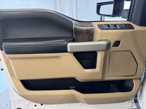 Used 2017 Ford F250 Lariat w/ Lariat Ultimate Package image 18