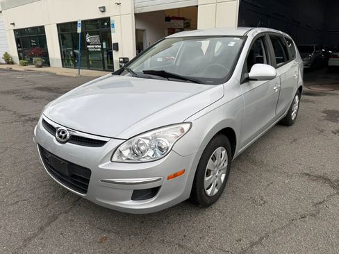 Used 2010 Hyundai Elantra GLS FWD image 5