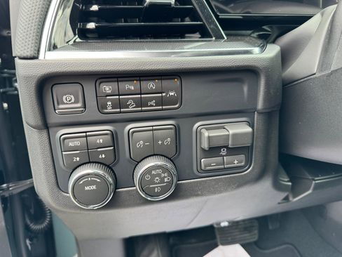 New 2026 Chevrolet Suburban RST image 26