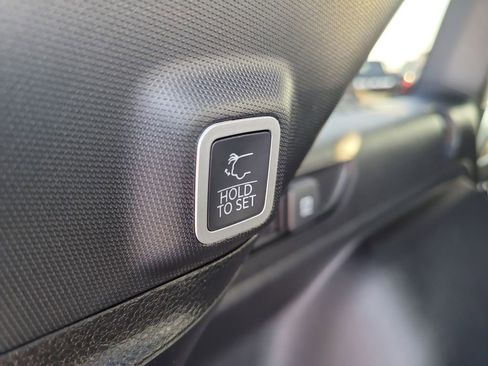 New 2025 Jeep Grand Cherokee Altitude image 9