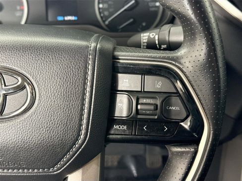 Used 2022 Toyota Tundra SR5 w/ SR5 Convenience Package image 17