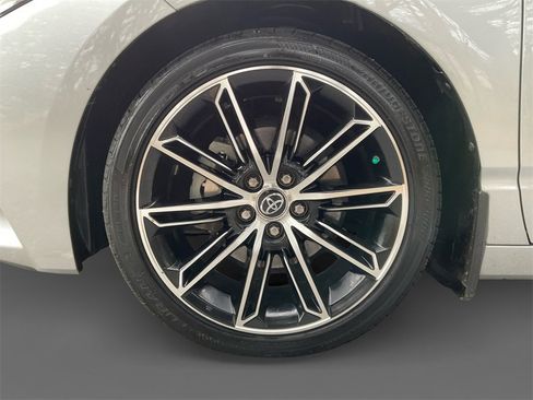 Used 2019 Toyota Avalon Touring image 16