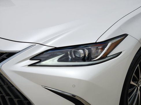 Certified 2025 Lexus ES 350 w/ Premium Package FWD image 9