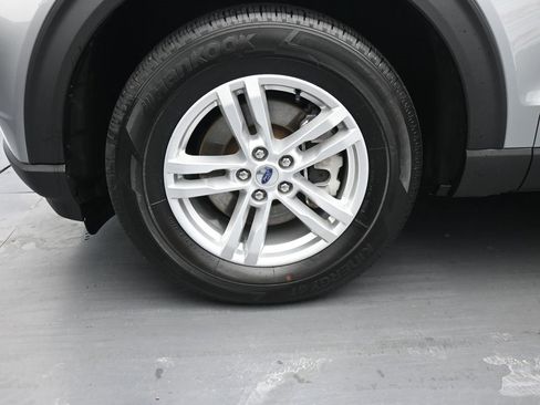 Used 2023 Ford Explorer XLT w/ Class IV Trailer Tow Package image 12