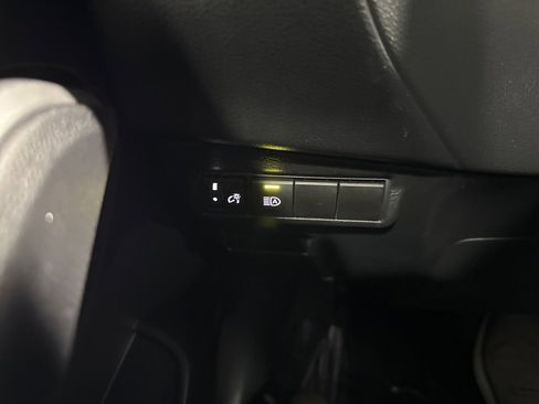 Used 2023 Toyota Corolla Cross XLE image 18