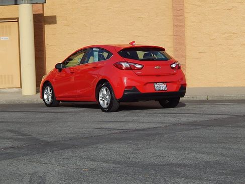 Used 2017 Chevrolet Cruze LT w/ Convenience Package image 3