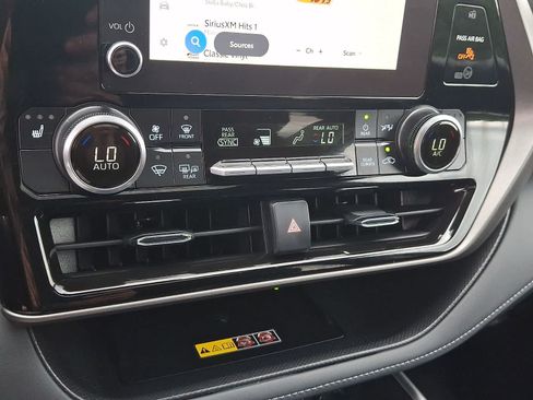 Certified 2026 Toyota Highlander XLE AWD/4WD image 17