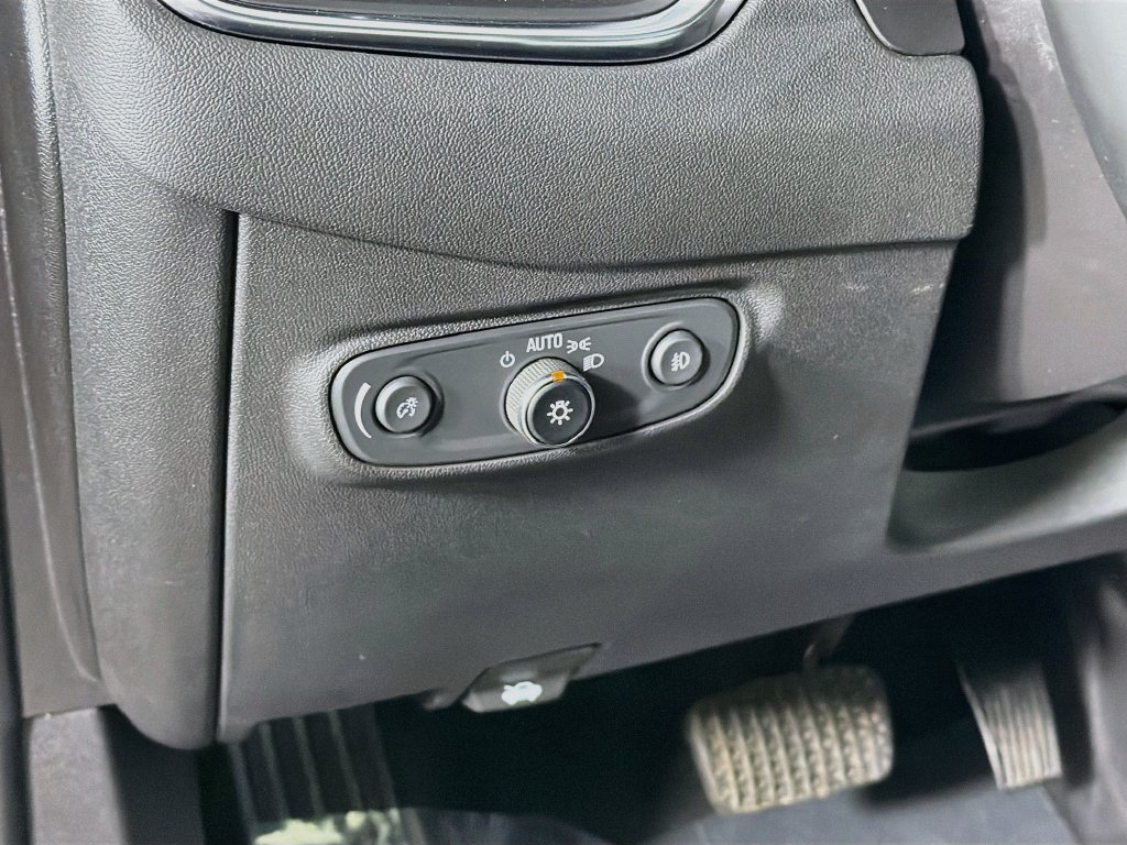 Used 2024 Chevrolet Equinox Premier AWD/4WD image 10