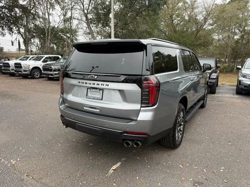 Used 2025 Chevrolet Suburban Z71 image 11