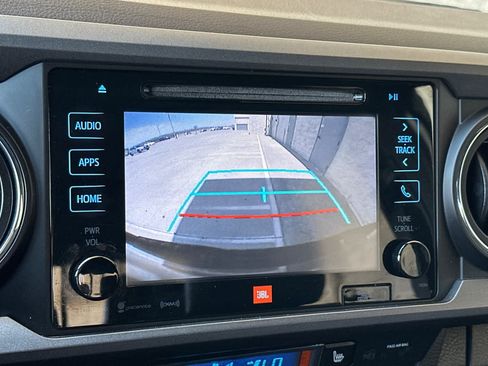 Used 2019 Toyota Tacoma TRD Off-Road AWD/4WD image 18