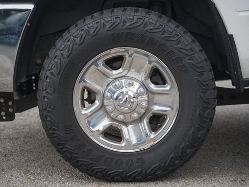 Used 2022 RAM 2500 Tradesman w/ Chrome Appearance Group AWD/4WD image 17