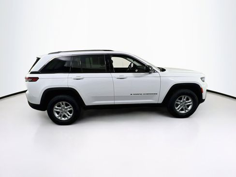 Used 2023 Jeep Grand Cherokee Laredo AWD/4WD image 4