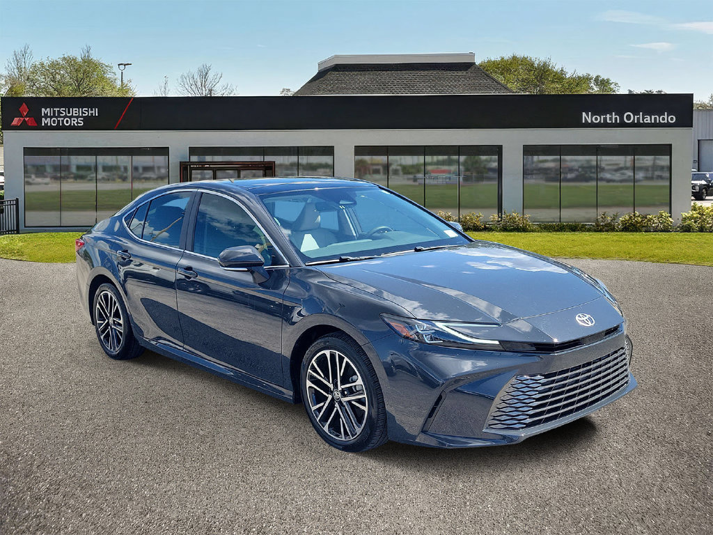 Used 2025 Toyota Camry XLE FWD image 5