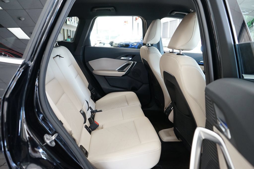 Used 2023 BMW X1 xDrive28i AWD/4WD image 13