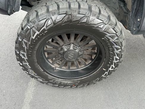 Used 2017 Toyota Tacoma TRD Off-Road w/ Premium & Technology Package image 22