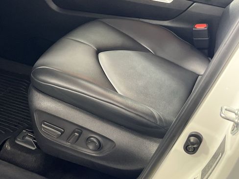 Used 2024 Toyota Highlander XLE AWD/4WD image 14