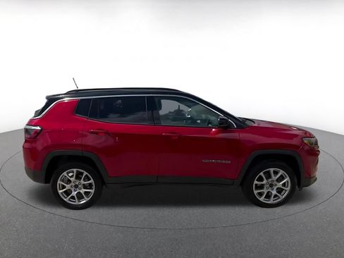 Used 2025 Jeep Compass Limited AWD/4WD image 16