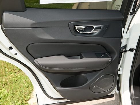 New 2026 Volvo XC60 T8 Plus w/ Climate Package AWD/4WD image 18