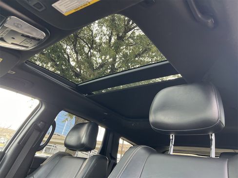 Used 2017 Jeep Grand Cherokee Limited w/ Luxury Group II image 23