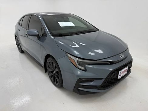 Used 2023 Toyota Corolla SE FWD image 2