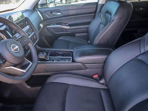 Used 2023 Nissan Pathfinder SL w/ Lighting Package (N92) image 9