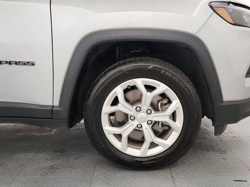 Used 2024 Jeep Compass Latitude AWD/4WD image 21