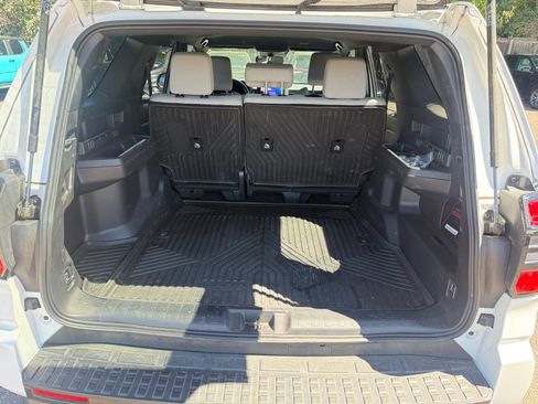 Used 2025 Toyota 4Runner SR5 AWD/4WD image 32