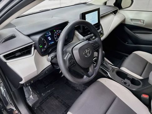 Used 2025 Toyota Corolla LE w/ LE Premium Package FWD image 9
