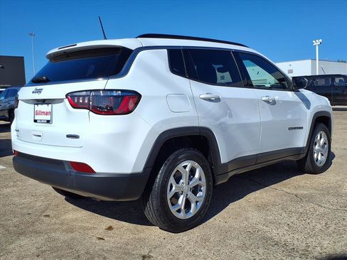 Used 2024 Jeep Compass Latitude image 23