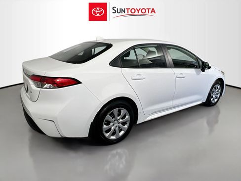 Used 2025 Toyota Corolla LE FWD image 4