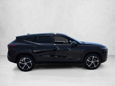 Used 2025 Chevrolet Trax RS w/ Sunroof Package FWD image 9