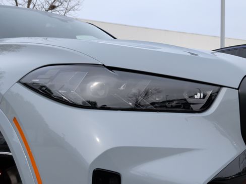 New 2026 BMW X5 xDrive50e image 3