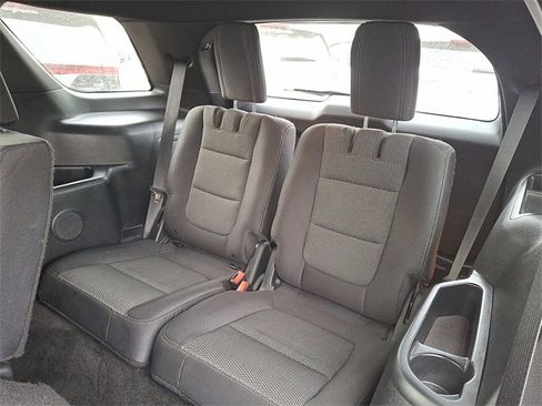 Used 2017 Ford Explorer XLT w/ Equipment Group 201A image 10