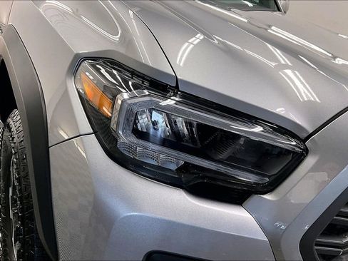 Used 2022 Toyota Tacoma w/ SR5 Package image 26