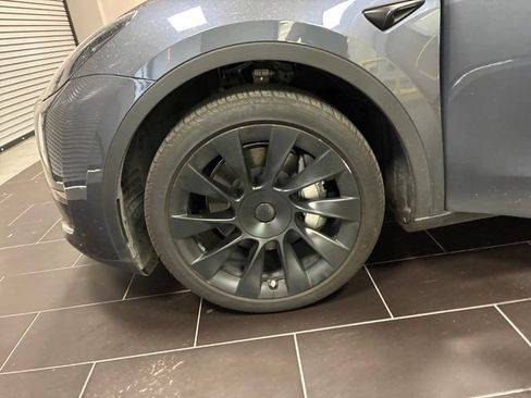 Used 2023 Tesla Model Y Long Range AWD/4WD image 27