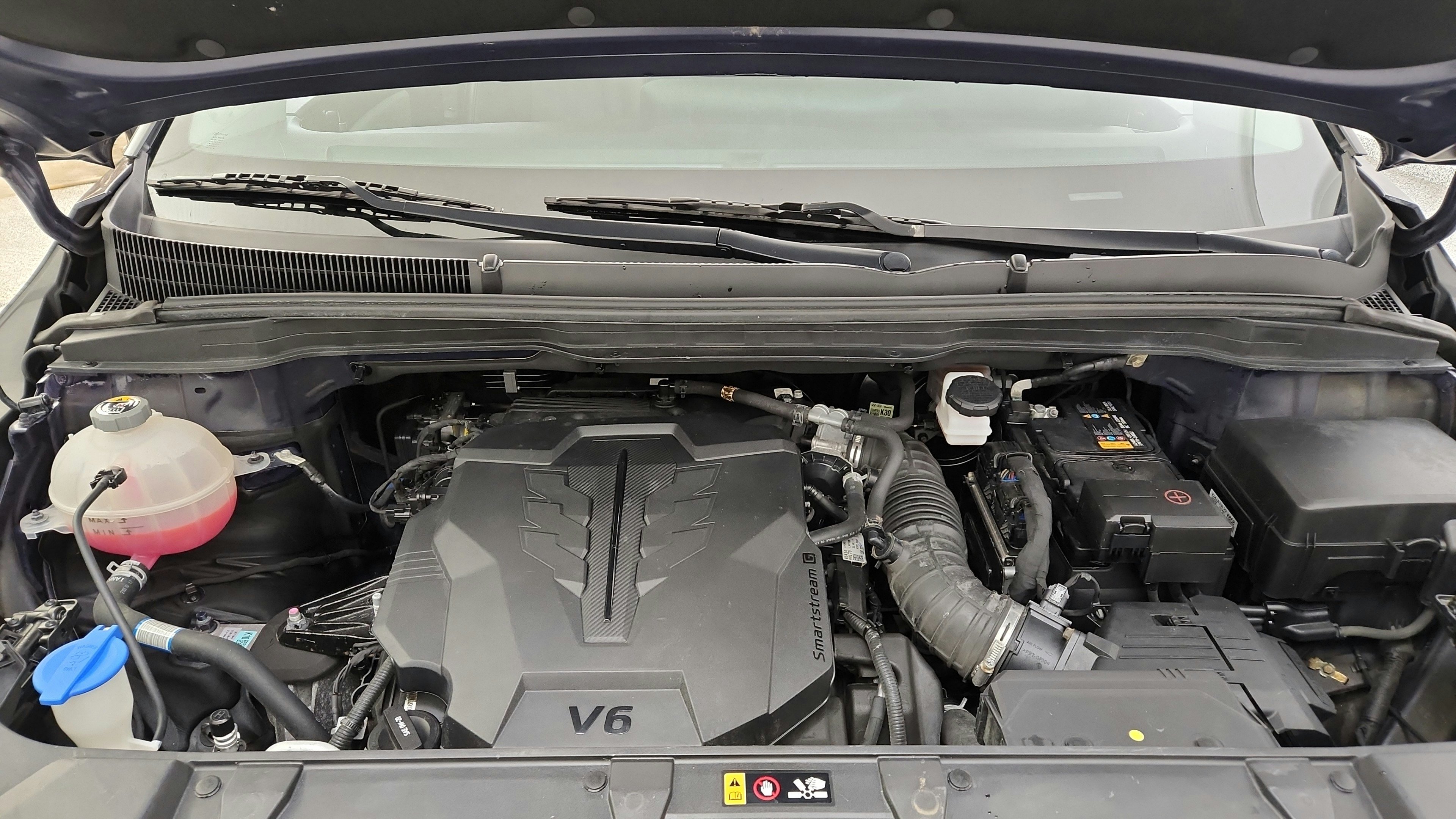 Used 2022 Kia Carnival LX FWD image 19