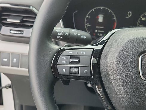 Certified 2023 Honda Pilot Touring image 20