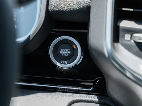 New 2026 RAM 1500 Laramie AWD/4WD image 33