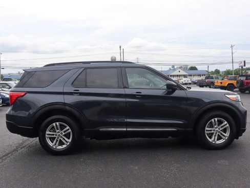 Used 2022 Ford Explorer XLT w/ Equipment Group 202A AWD/4WD image 6
