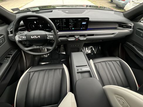 Used 2024 Kia EV9 GT-Line AWD/4WD image 32