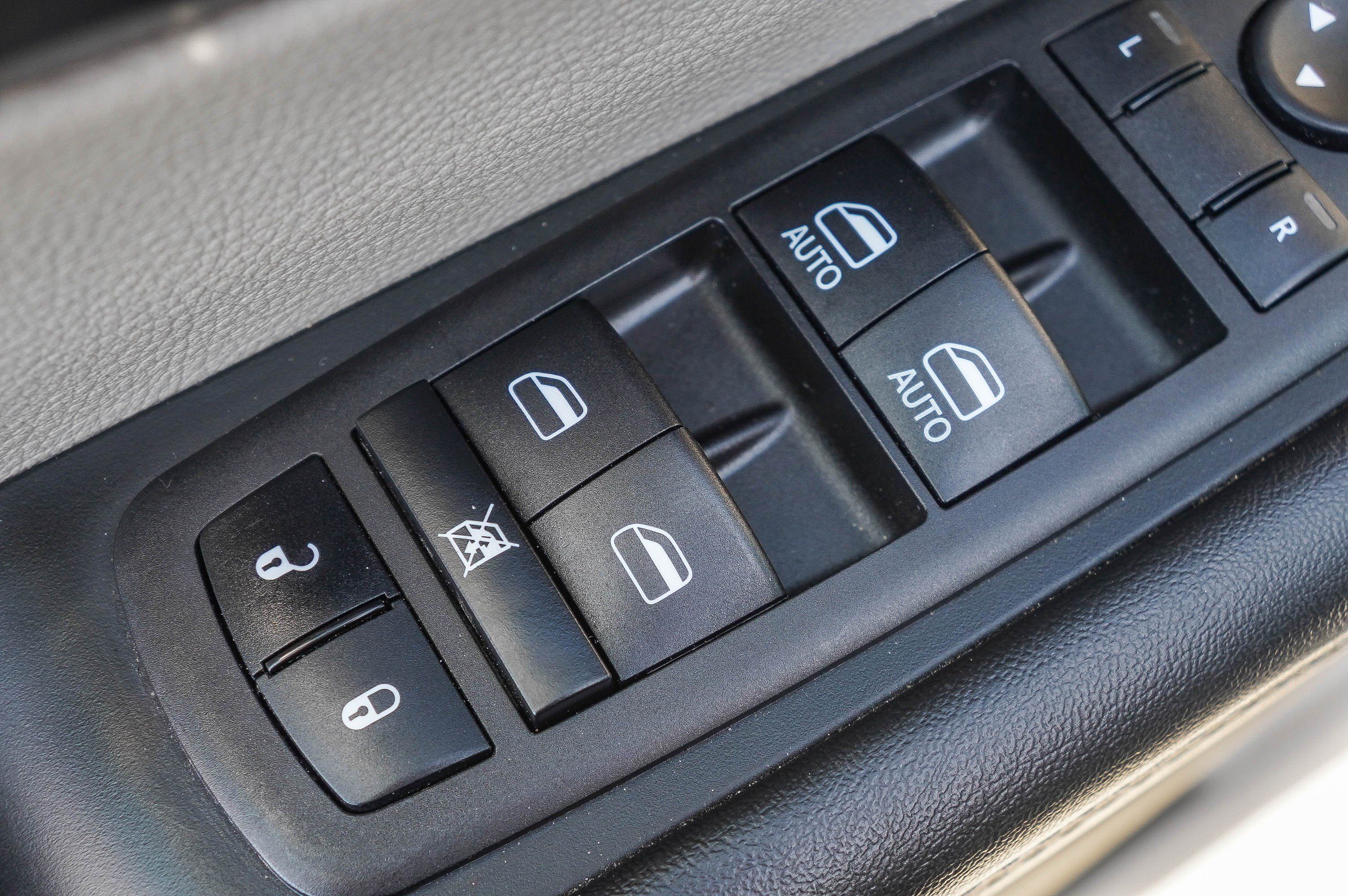 Used 2023 Chrysler Pacifica Touring-L FWD image 23