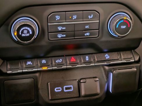 Used 2022 Chevrolet Silverado 1500 Custom Trail Boss AWD/4WD image 11
