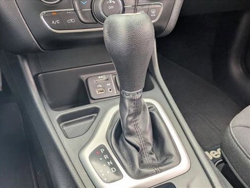 Used 2014 Jeep Cherokee Latitude image 11