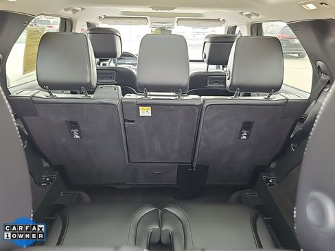 Used 2024 Land Rover Discovery S image 27