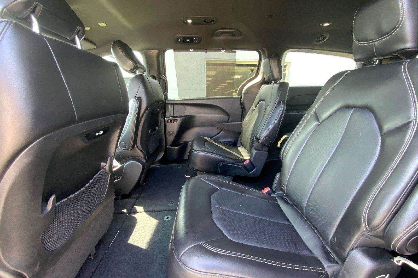 Used 2025 Chrysler Pacifica Select FWD image 11